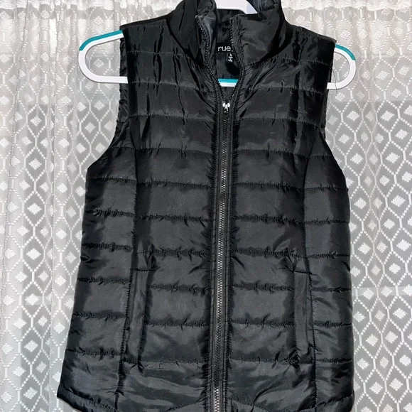 Black Puffer Vest - Picture 1 of 3